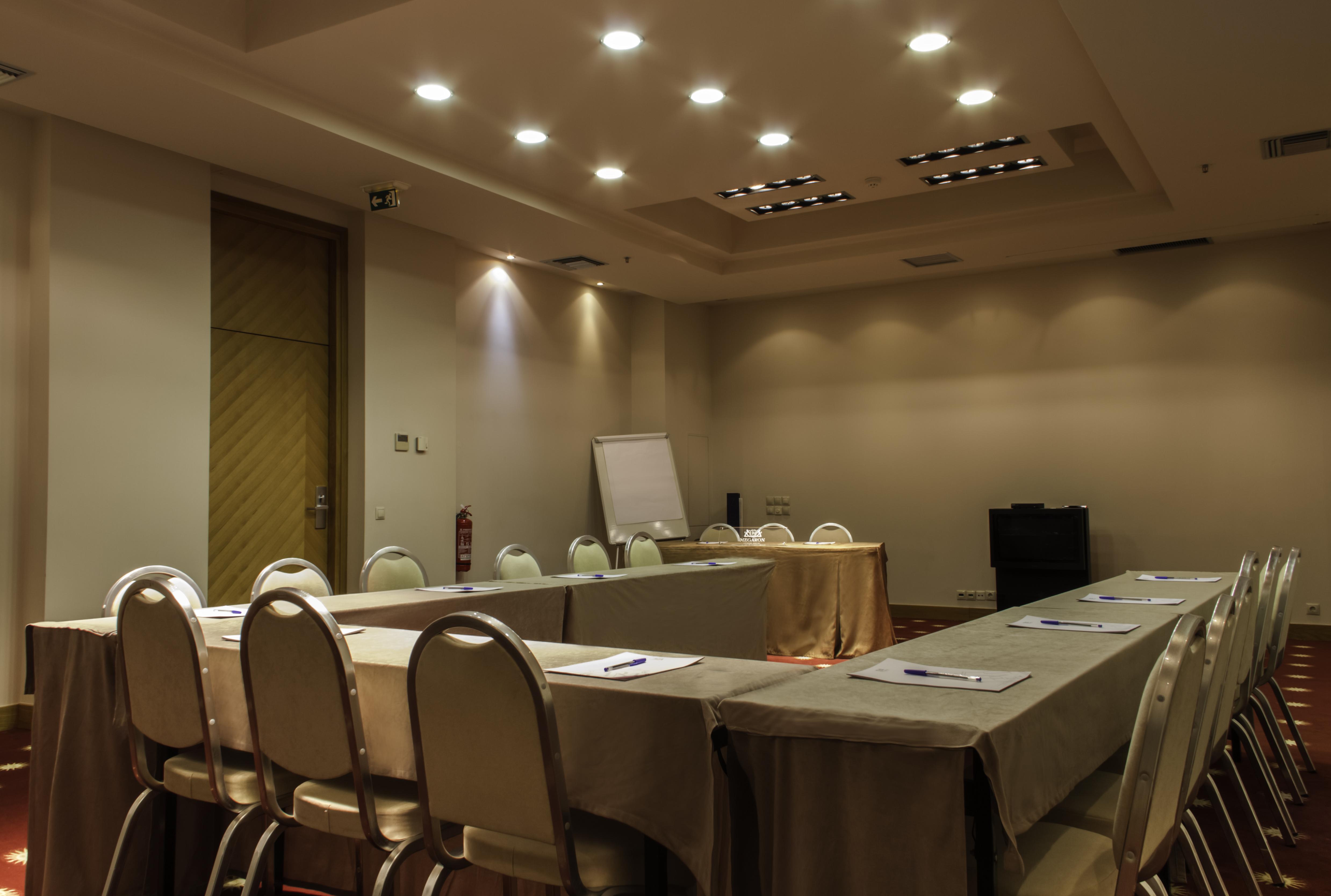 Gdm梅格荣历史纪念碑酒店 伊拉克利翁 外观 照片 A meeting room