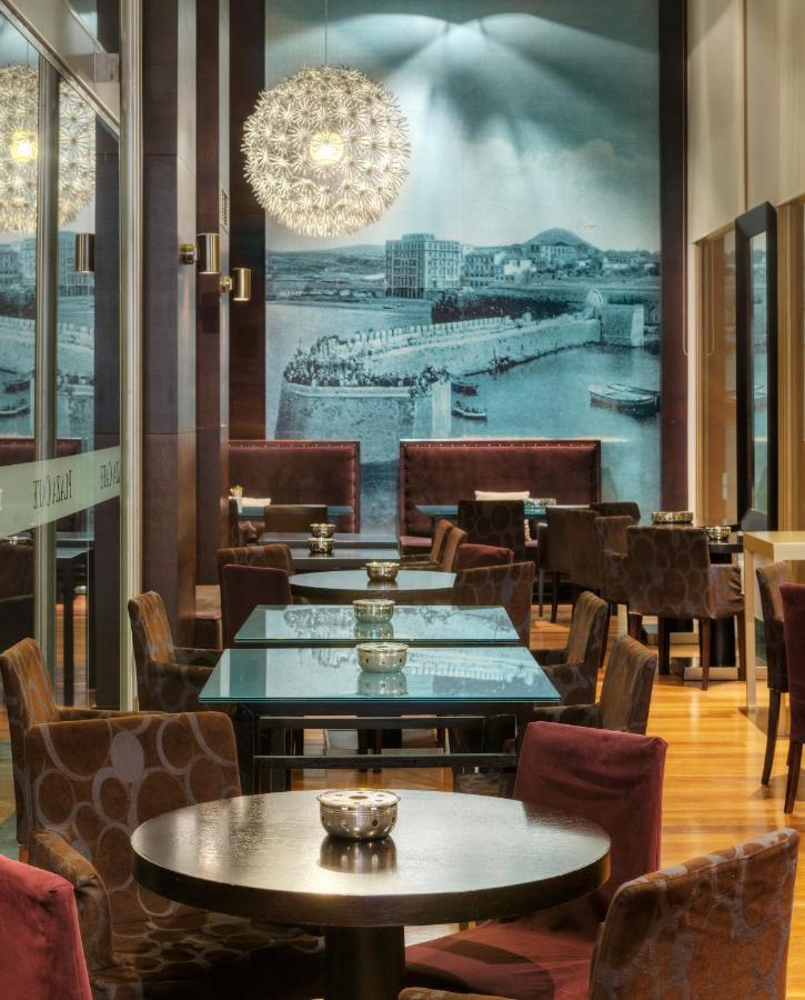 Gdm梅格荣历史纪念碑酒店 伊拉克利翁 外观 照片 The lounge at the airport