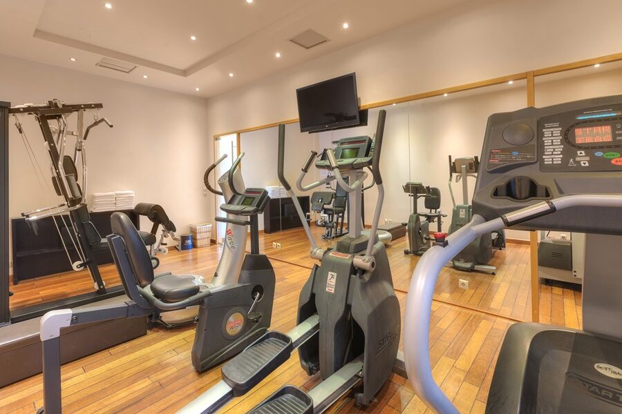Gdm梅格荣历史纪念碑酒店 伊拉克利翁 外观 照片 The gym at the hotel